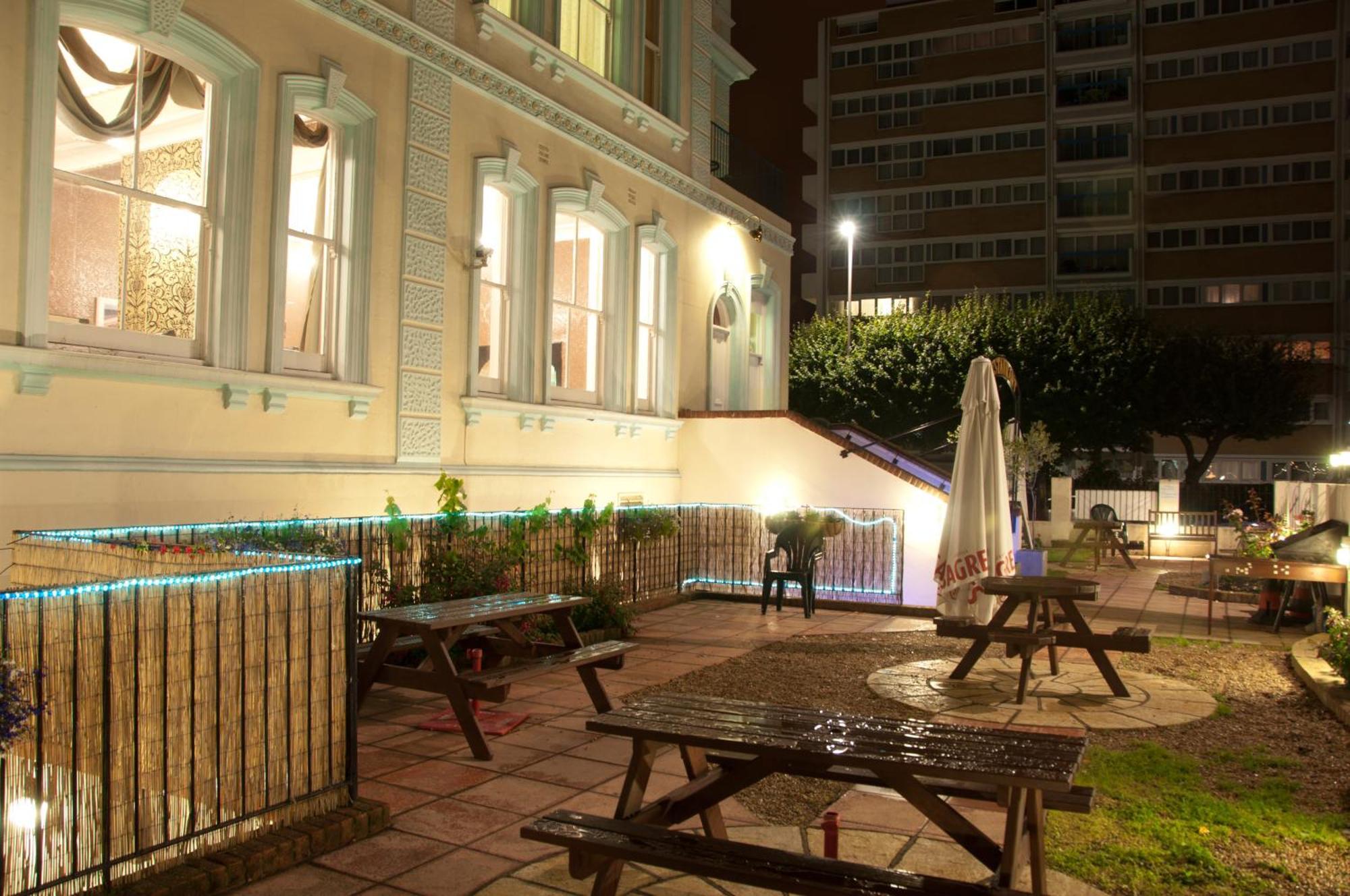 Vernon Guesthouse Истборн Екстериор снимка