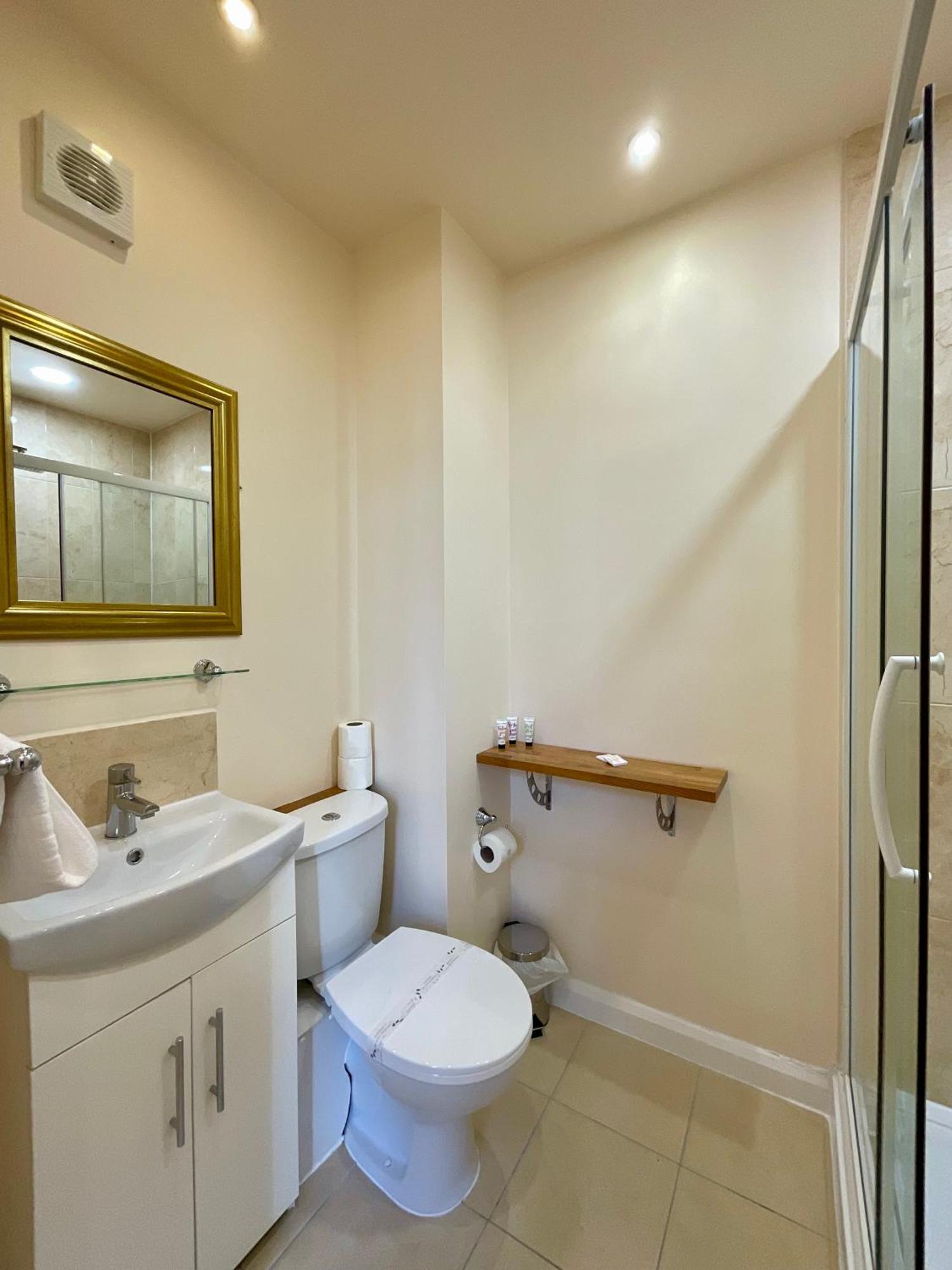 Vernon Guesthouse Истборн Екстериор снимка