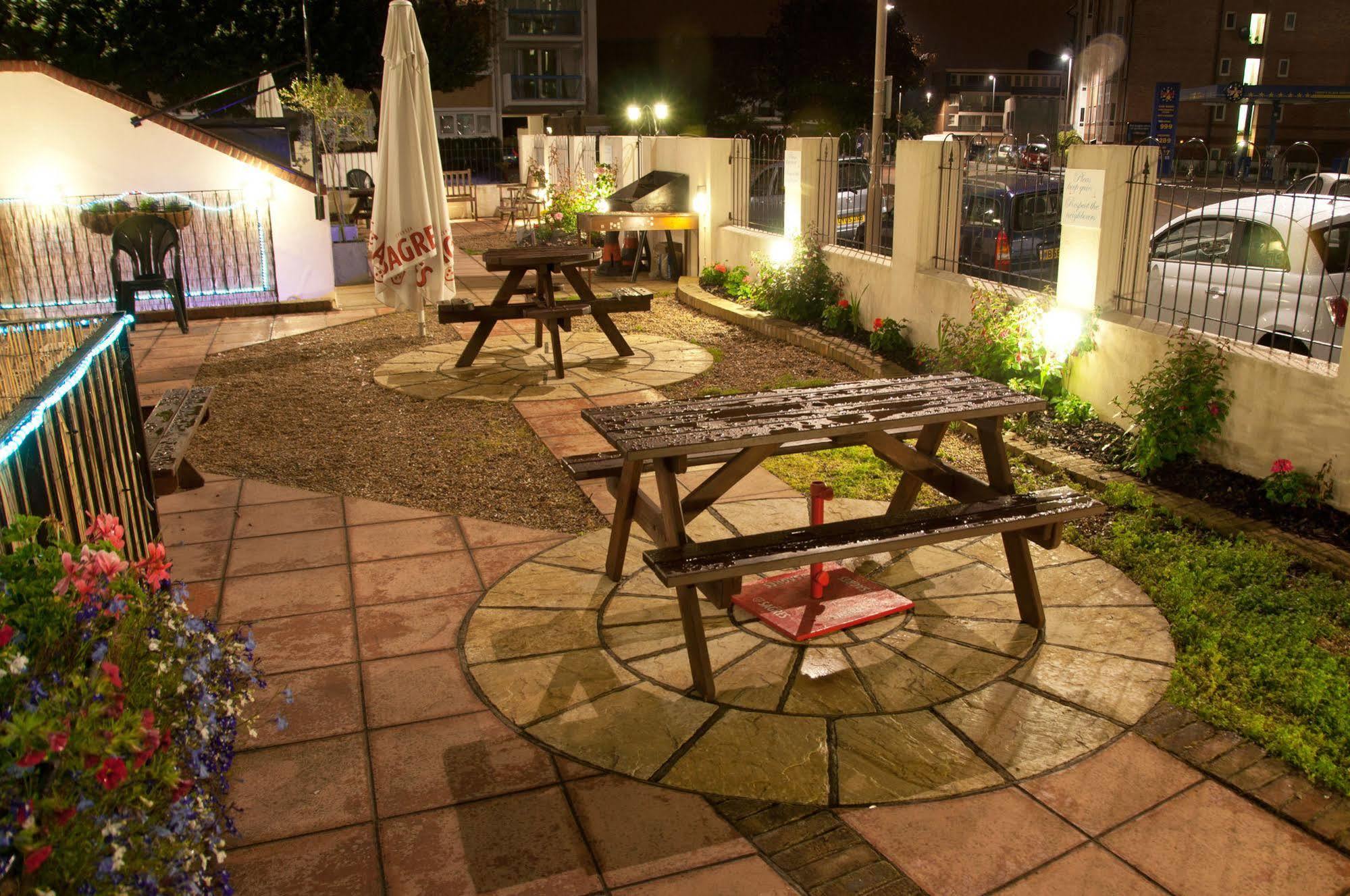 Vernon Guesthouse Истборн Екстериор снимка